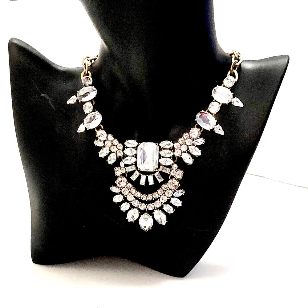 Spring Sale🌼 Crew rhinestone necklace won’t tarnish 👍🏻 holiday parties